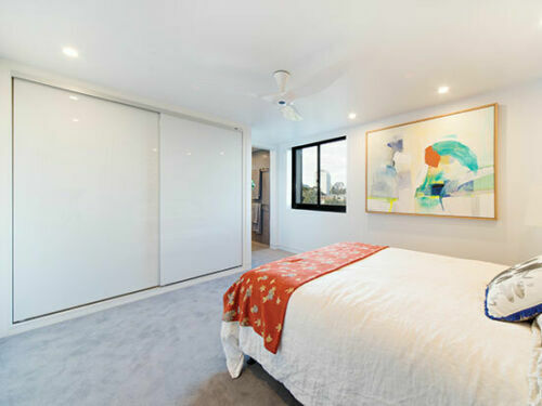 Frameless white wardrobe doors - frameless,